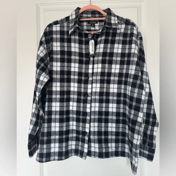 Boohoo Black and White Plaid Shirt - Picture 2 of 5